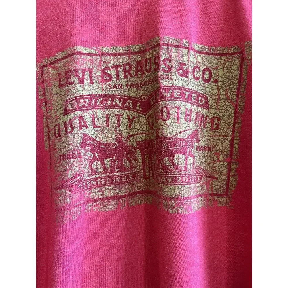Vintage looking Retro LEVI'S T-Shirt--Unisex Size Medium